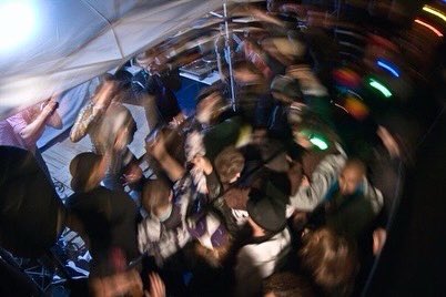 goodshitradio's tweet photo. Da Sikter På Månen Men Lander På Taket ble sluppet sommeren 2009 arrangerte Goodshit Radio releaseparty på "Goodshit O'hoi" båten med fest i Oslofjorden. Se flere bilder: https://t.co/3ldzC7bigT https://t.co/23Jqx8mTEu