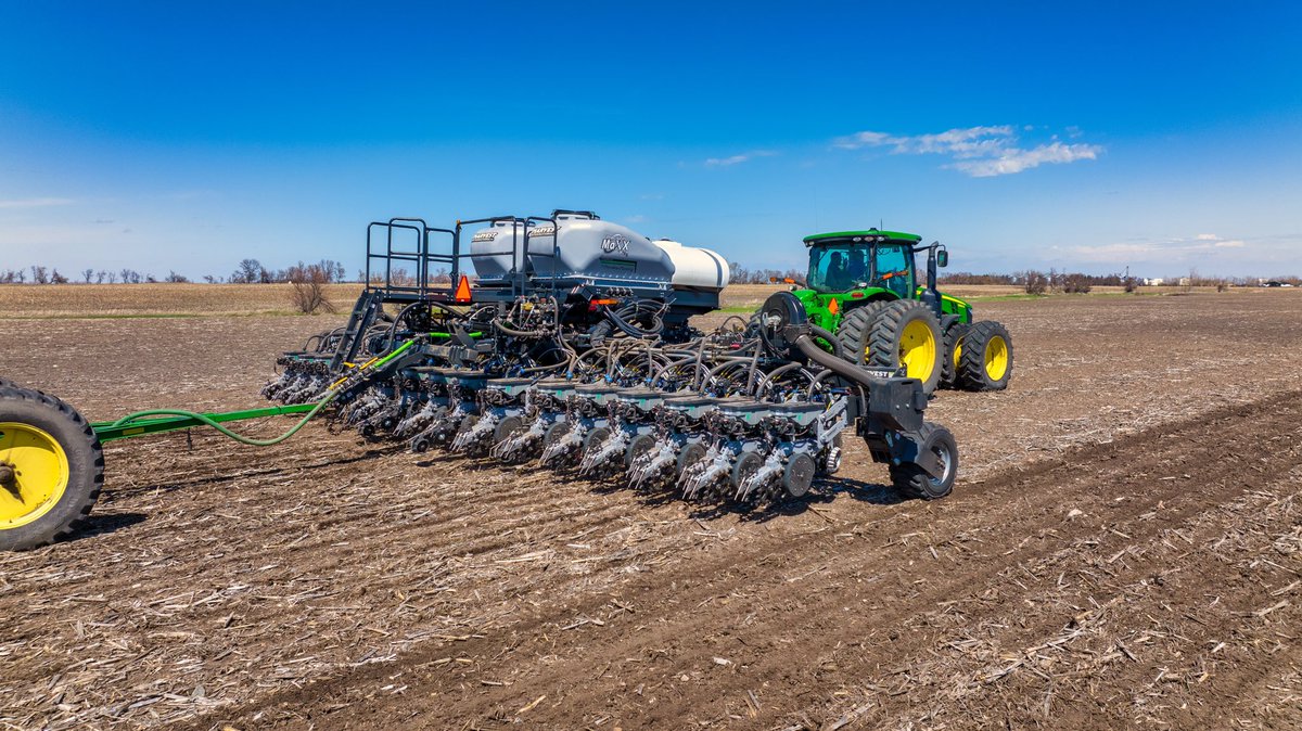 travismesser81's tweet photo. #plant22 has had many challenges in #ND The last two weeks have finally provided some opprunties for our customers to get up and running with some new @PlainsGrain #PrecisionMaXX #vDriveCanola and #corn planters! @PrecisionPlant @Harvest_Int_Mfg @AmdakProduction https://t.co/TSXJr2kt7x