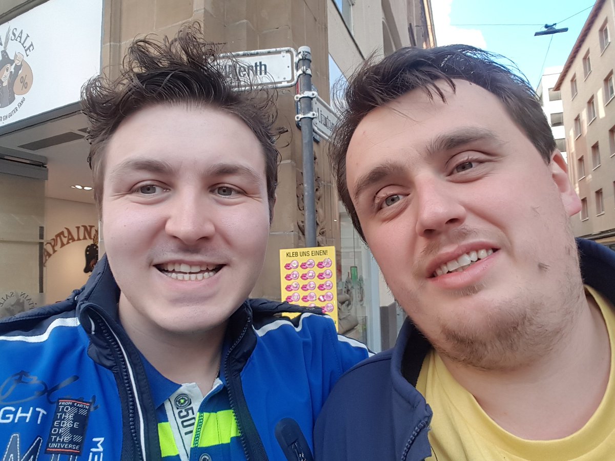 max_oberste's tweet photo. Gestern Abend hatte ich mit meinem besten Freund einen sehr schönen ruhigen Abend in Barmen Live verbracht. 😃😊👍🏻👬🏻

#BesteFreunde https://t.co/MbiWc26Rvt