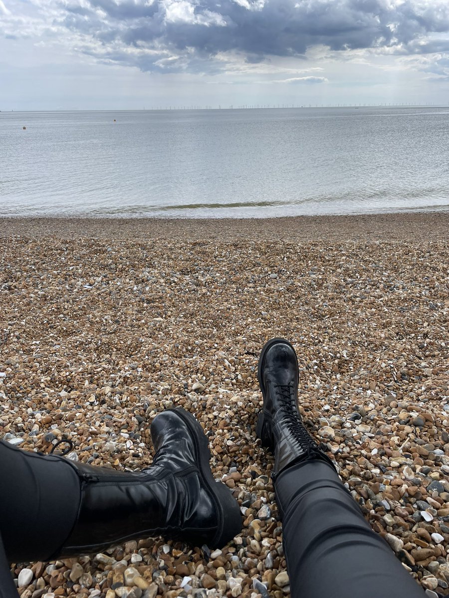 MissAliceMeta's tweet photo. These boots are made for stomping 😈 #leather #leathermistress #leatherboots https://t.co/a3myDl3vuS