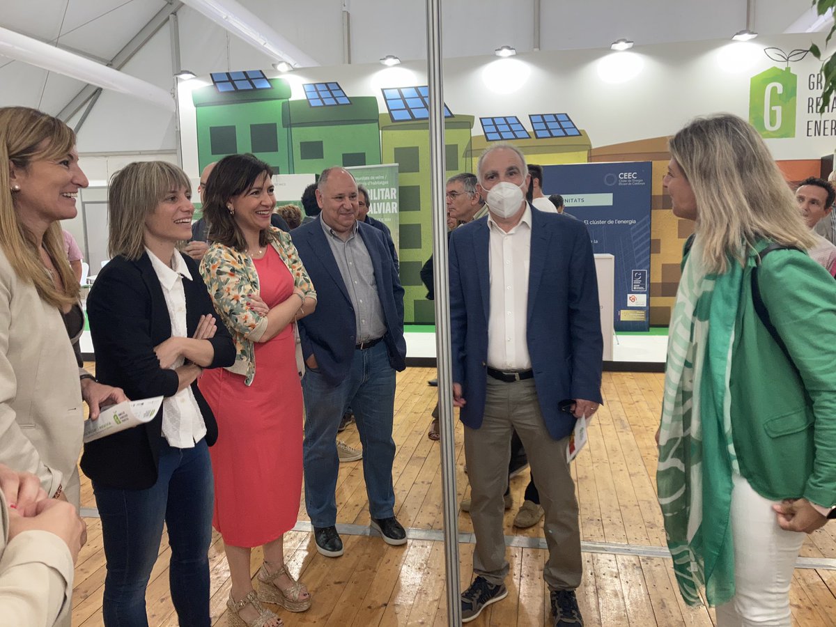 cresidusvo's tweet photo. Gràcies a tots i totes que heu visitat l’estand del @cresidusvo per conèixer els projecte #BioenergyVO i #BioVO i heu participat als nostres tallers en aquesta primera edició de la #FiraEVC de Granollers ♻️🌱👏🏼 https://t.co/IYwA1lyi8Z