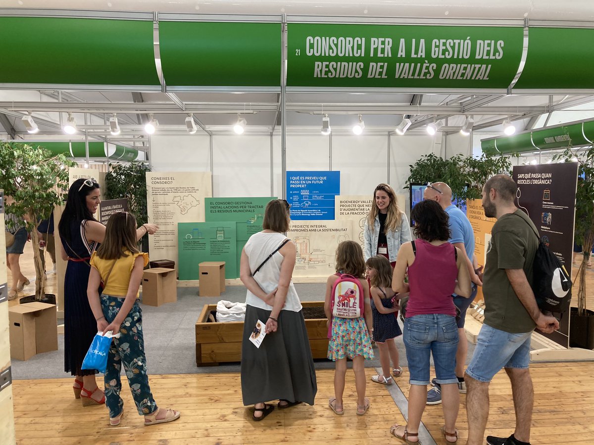 cresidusvo's tweet photo. Gràcies a tots i totes que heu visitat l’estand del @cresidusvo per conèixer els projecte #BioenergyVO i #BioVO i heu participat als nostres tallers en aquesta primera edició de la #FiraEVC de Granollers ♻️🌱👏🏼 https://t.co/IYwA1lyi8Z