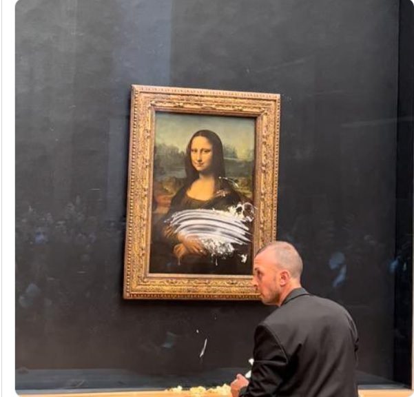 g1's tweet photo. Quadro da Monalisa é atacado por visitante no Louvre

 https://t.co/KGEDfO1jg8 #g1 https://t.co/r5plJLcydv