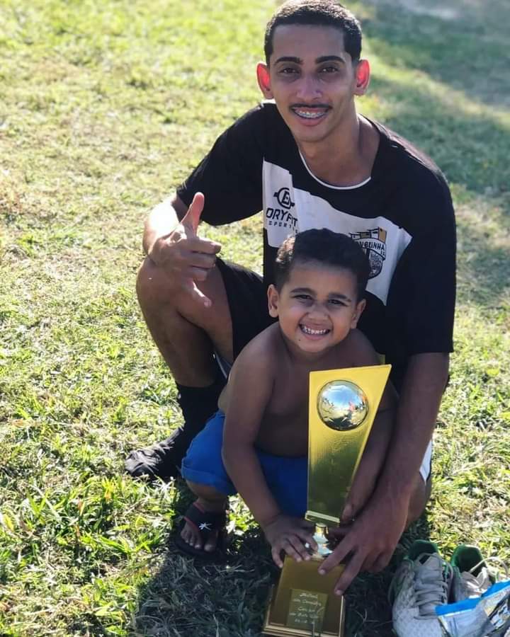 JnOliveira18's tweet photo. Quando Zenzão vai esquece, cheira título meu gordinho 🤣🥰😍 #MaisUmPraConta 🤷🏻♂️ https://t.co/FfPNDEcV5u