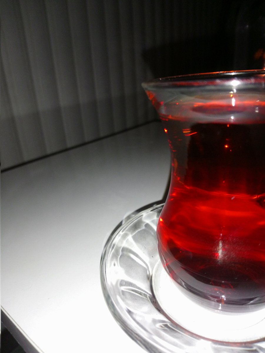 Biz çayın yalnızlığa iyi gelen tarafını da severiz..