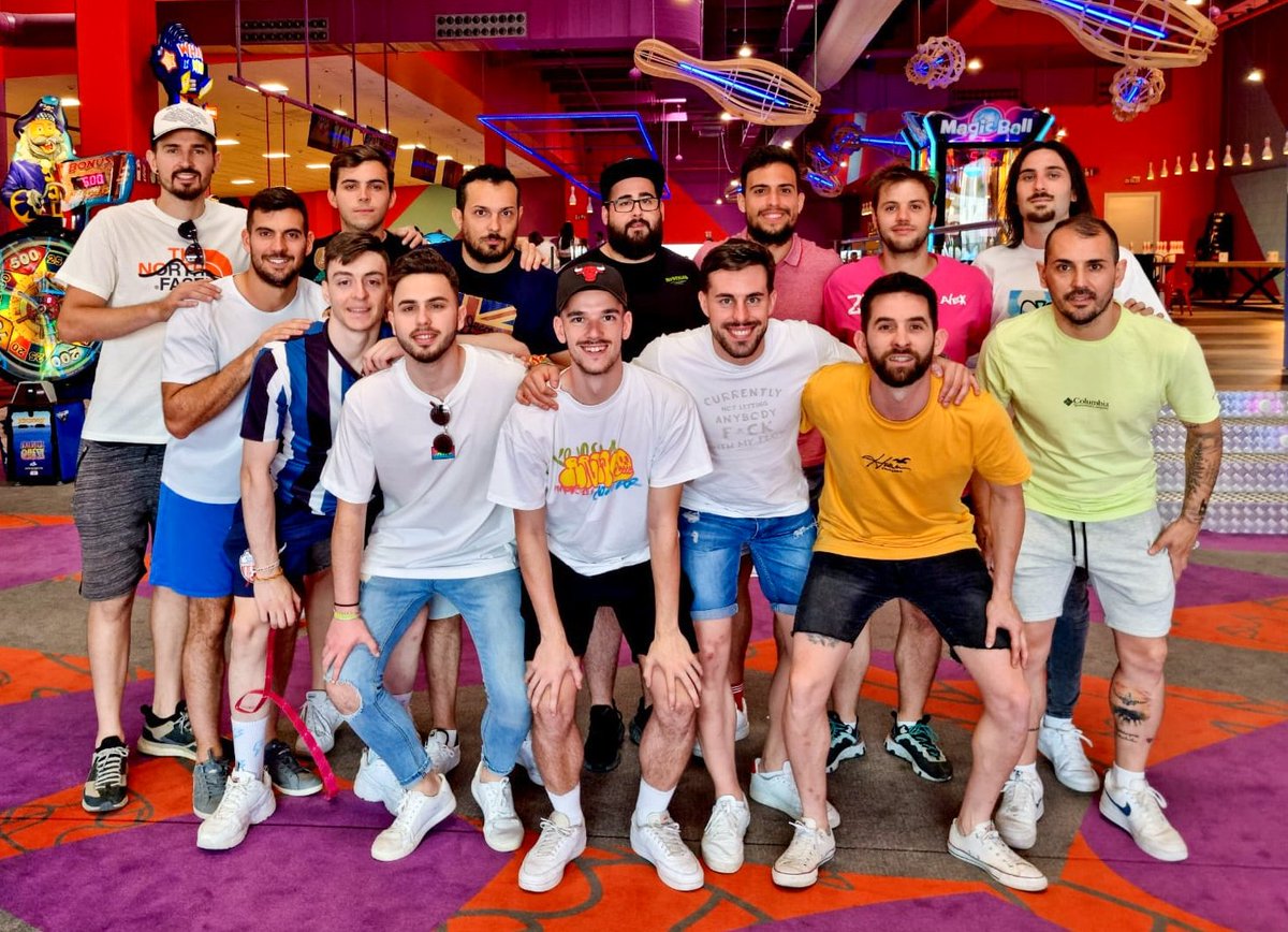 CarlosCabezasfs's tweet photo. Termina una temporada más donde como cada año no dejamos de aprender.Mi primer año en este equipo con un magnífico grupo donde hemos peleado el ascenso hasta prácticamente el final.Gracias por el esfuerzo a todos los jugadores,cuerpo técnico y club. @fs_atletico_bargas https://t.co/U8YRrX2HvW