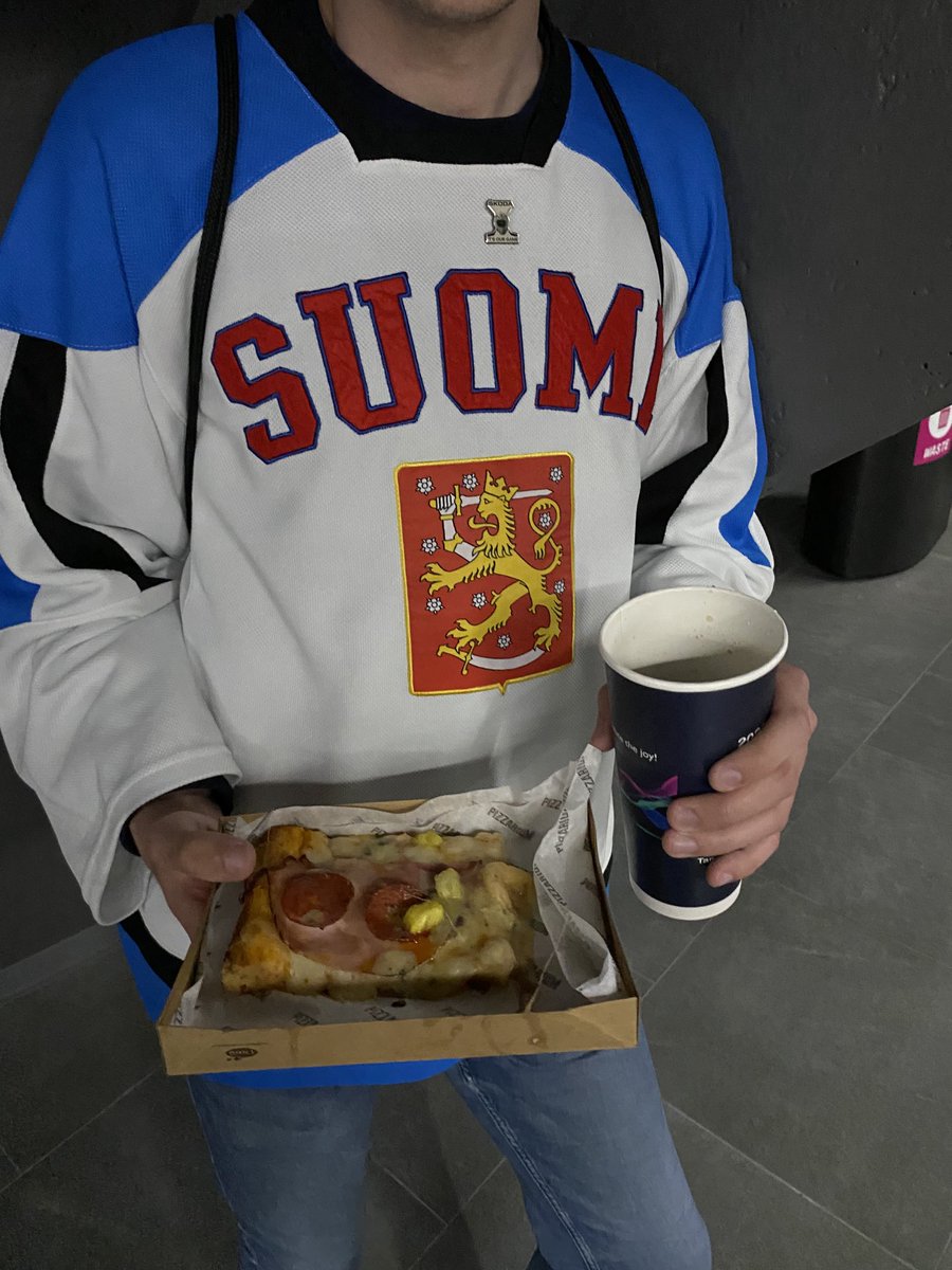 Mm-finnaali tammmpereella lonkero ja pitsa 15,4e ⁦<a href="/matsisapuskat/">Matsisapuskat</a>⁩ #Leijonat