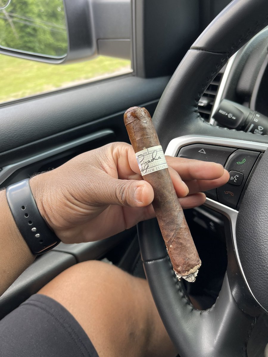cigarguy16's tweet photo. Number 9 with Plume @ligaprivada @drewestatecigar https://t.co/mPT2uoVSYv