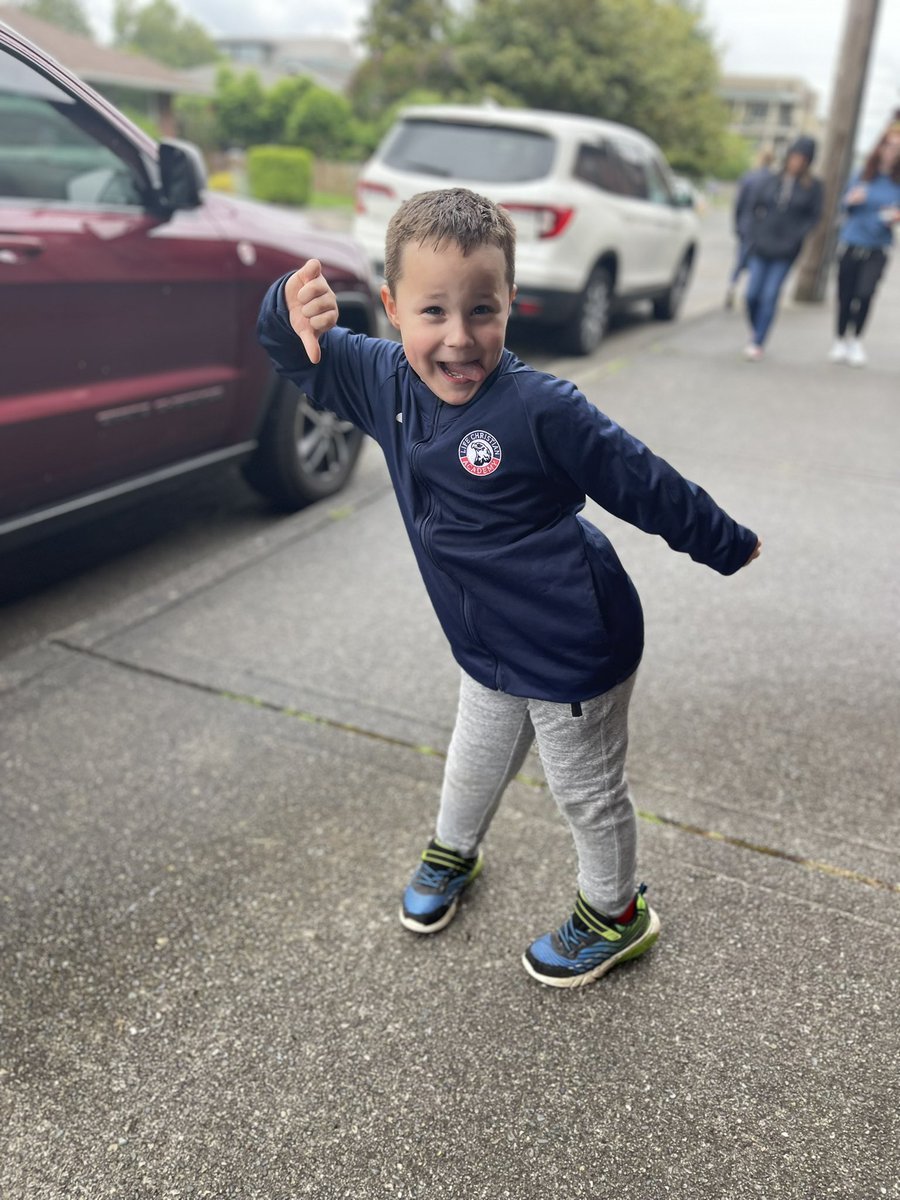 NicoleQualey's tweet photo. Goofing around at the puyallup farmers market with my boy! #momandsonlife #bestlife https://t.co/CGtZ1c2I8E