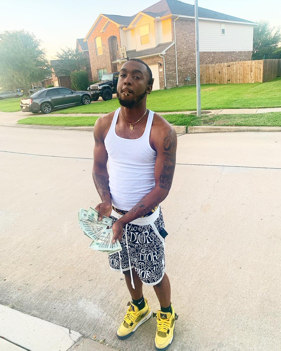 nolimitbandgang's tweet photo. I’m out here trying to get some pape, so please don’t call my phone if you don’t want nothing. ✍🏾 #1Luv #RipBigG #LLNoLimit #FreeKeith https://t.co/Xh9fdJObrn