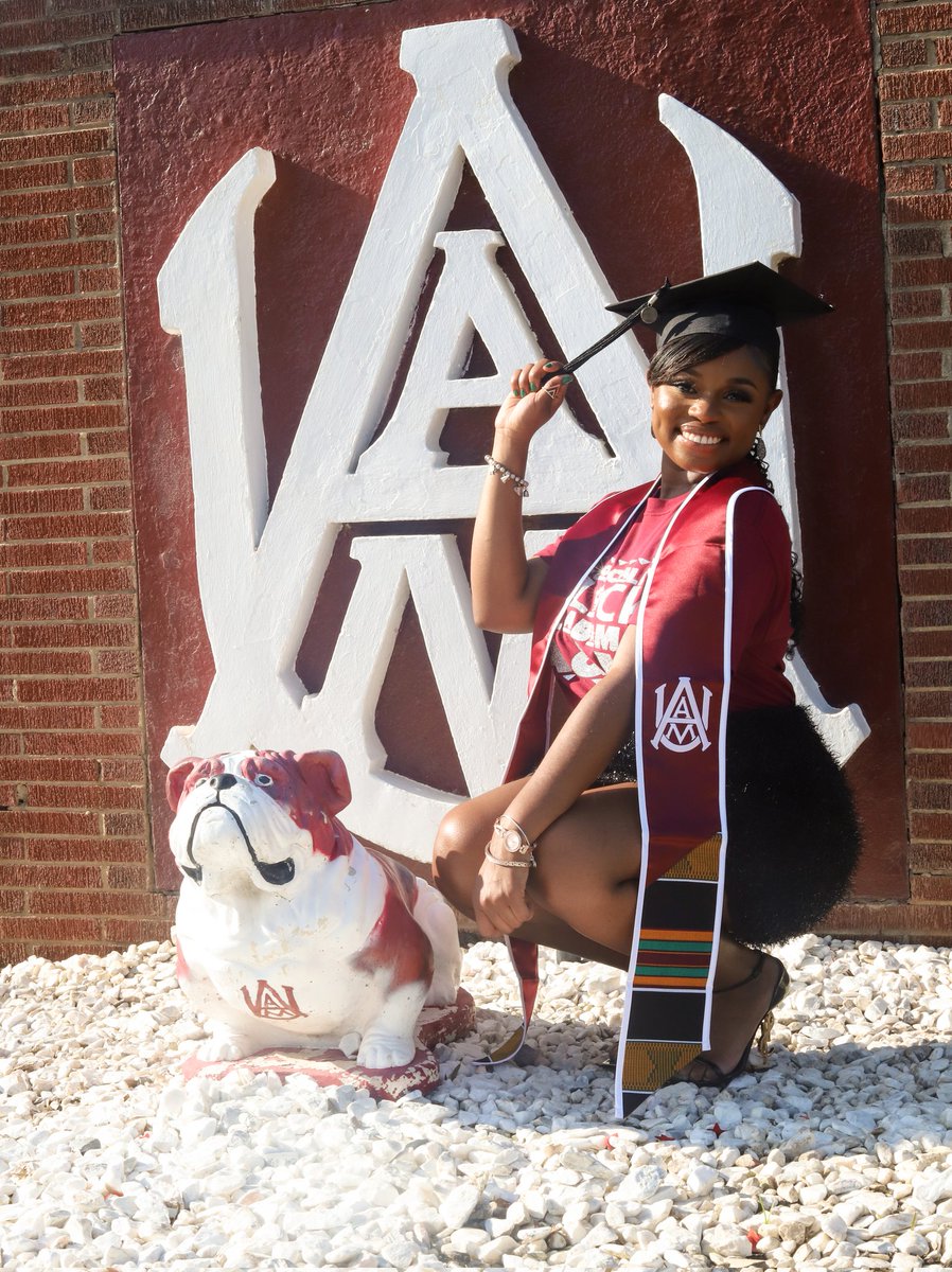 xDimpledBeauty's tweet photo. -GO BULLDOGS 🗣🐶❤🖤 

Over &amp; Out ✌ 2xHBCUGRADUATE ✊🏾🎓 Mastered It ✅ GOD'S PLAN 🙏☝️..
#AAMU 👩🏽‍🎓 #MSW 🎓 https://t.co/d9jBIKX6zB