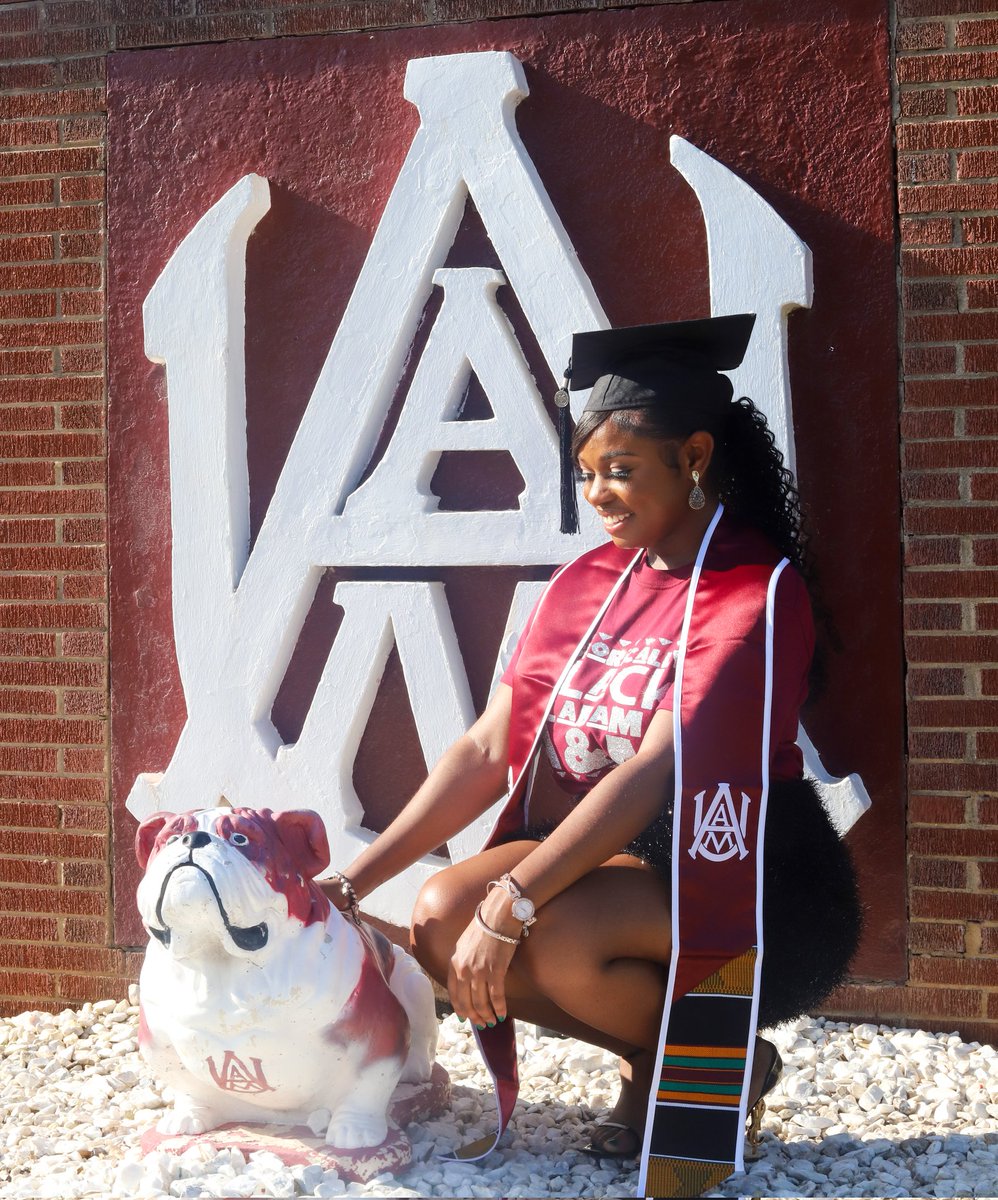 xDimpledBeauty's tweet photo. -GO BULLDOGS 🗣🐶❤🖤 

Over &amp; Out ✌ 2xHBCUGRADUATE ✊🏾🎓 Mastered It ✅ GOD'S PLAN 🙏☝️..
#AAMU 👩🏽‍🎓 #MSW 🎓 https://t.co/d9jBIKX6zB