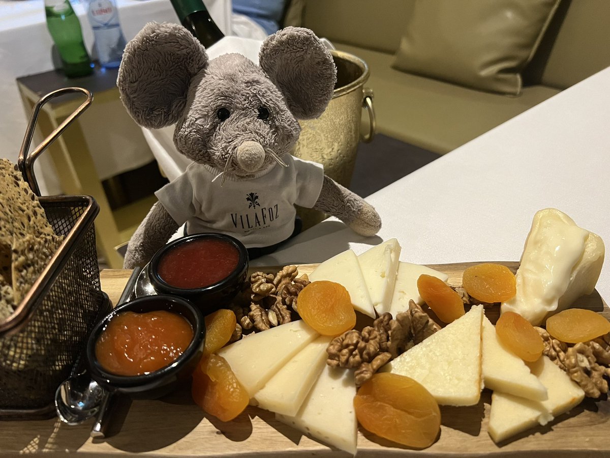 whiskersmouse's tweet photo. Dessert at Restaurant Flor De Lis was superb! I am stuffed
#flordelis #vilafoz #porto #queijo #cheeseboard https://t.co/gmU8abj0ah