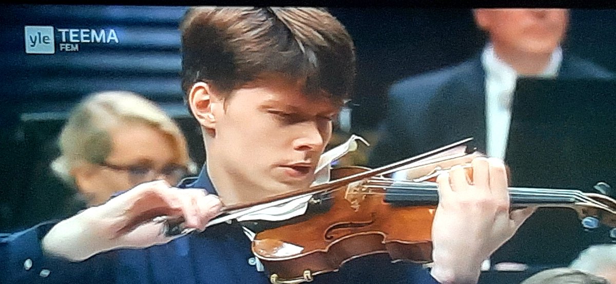 MaipuMaire's tweet photo. Nyt on kaikki #finalin esitykset soitettu🎵🎵🎵 Päätteeksi Georgii Moroz🎻🇺🇦
#Sibelius🎻
Lopputuloksia odotellaan🤭🎻#SibeliusViulukilpailu
@IrmeliKaija @Kaijaala @kallio2017 @LindenA_S @AVehkaoja @SimoTaimi @TiinaAiraksinen @MarkusWalkowiak https://t.co/yIBfz7FhmO