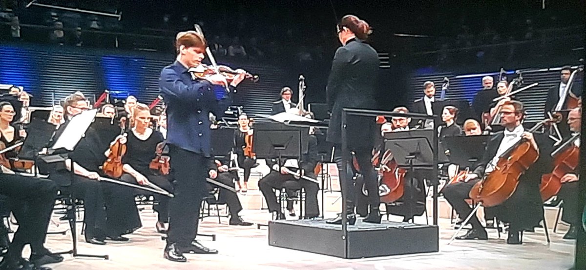 MaipuMaire's tweet photo. Nyt on kaikki #finalin esitykset soitettu🎵🎵🎵 Päätteeksi Georgii Moroz🎻🇺🇦
#Sibelius🎻
Lopputuloksia odotellaan🤭🎻#SibeliusViulukilpailu
@IrmeliKaija @Kaijaala @kallio2017 @LindenA_S @AVehkaoja @SimoTaimi @TiinaAiraksinen @MarkusWalkowiak https://t.co/yIBfz7FhmO
