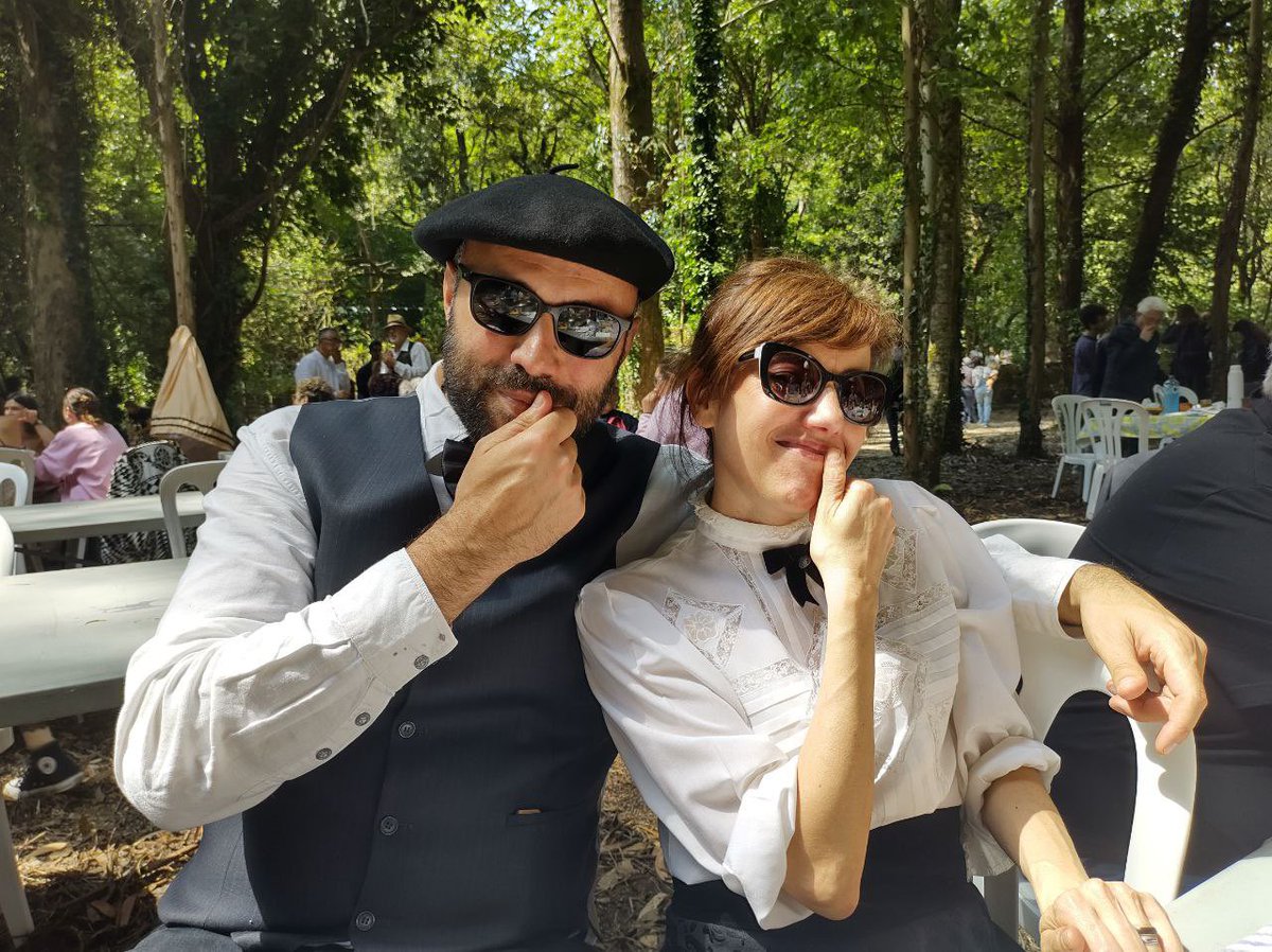 miguelpenas's tweet photo. Chica e chico… Lodeiros? Petroni?… na #FestadoBanquete
foto by @concha_jas
#banquetedeconxo #Conxo #festadobanquetedeconxo #santiagodecompostela #santiago #Compostela #compostelaaberta https://t.co/11C2wlMeN7
