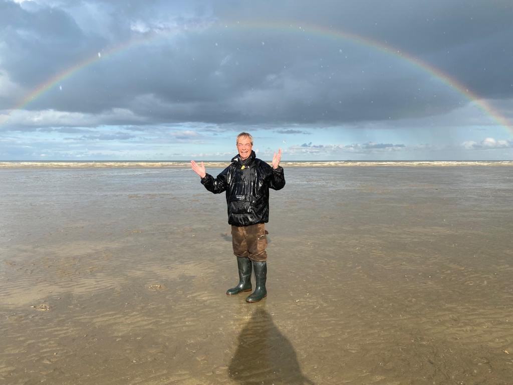 Nigel_Farage's tweet photo. It's a beautiful world out there. Go and realise your dreams! ☀️ https://t.co/gmWixCYKzo