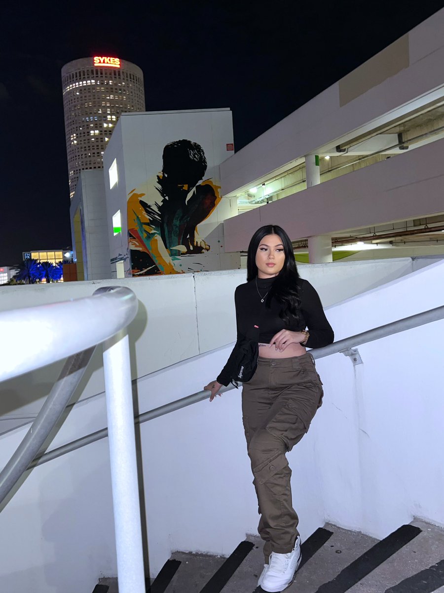 alesowavy's tweet photo. Went downtown w @princezadiaries 💖 https://t.co/Dd5Xs2mNVA