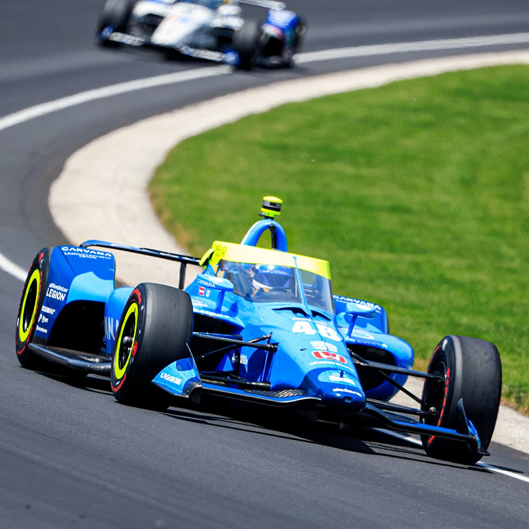 Jimmie Johnson led a lap at the Indianapolis 500 🏁