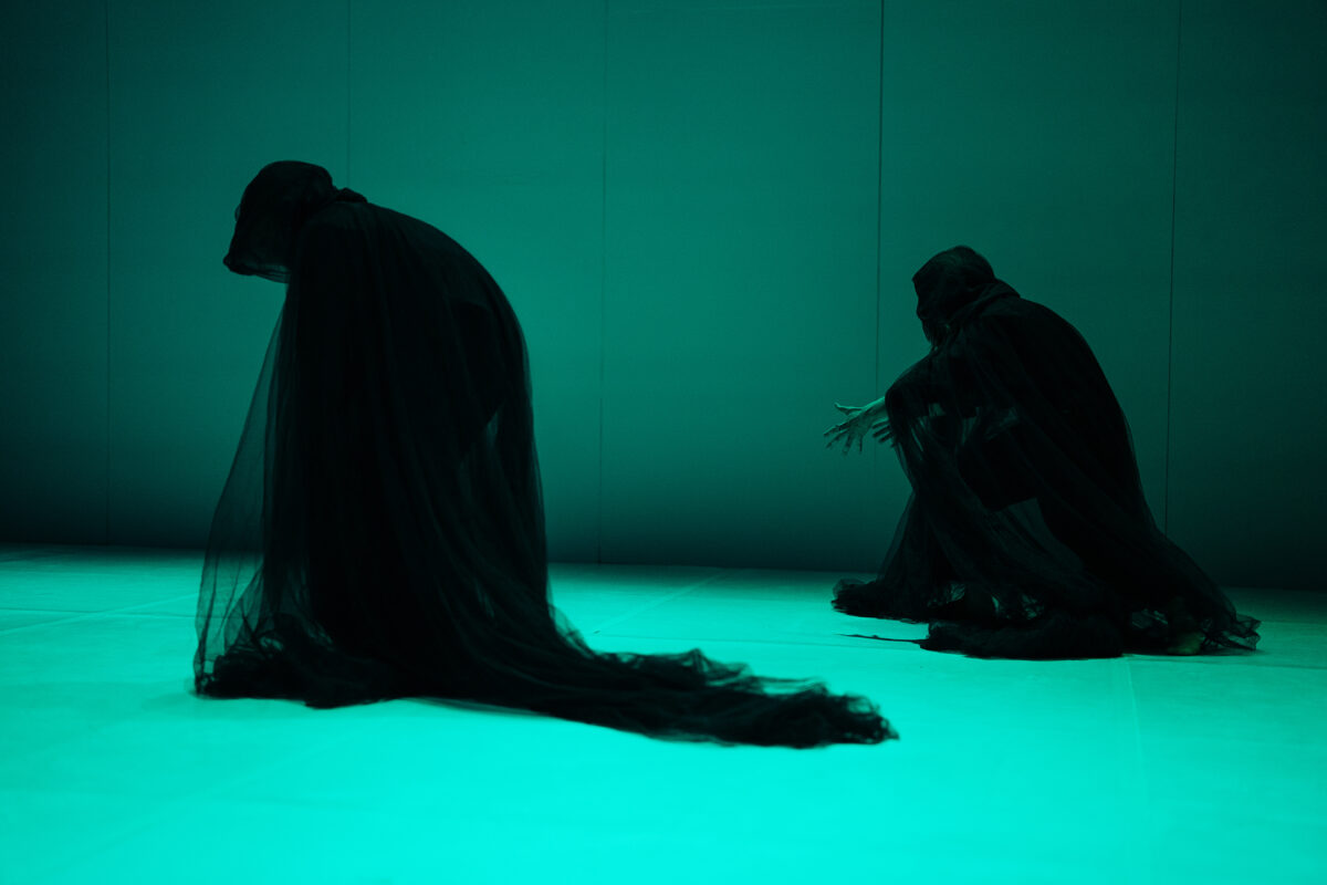 De la généreuse ambiguïté : High Bed Lower Castle - artichautmag.com/de-la-genereus…