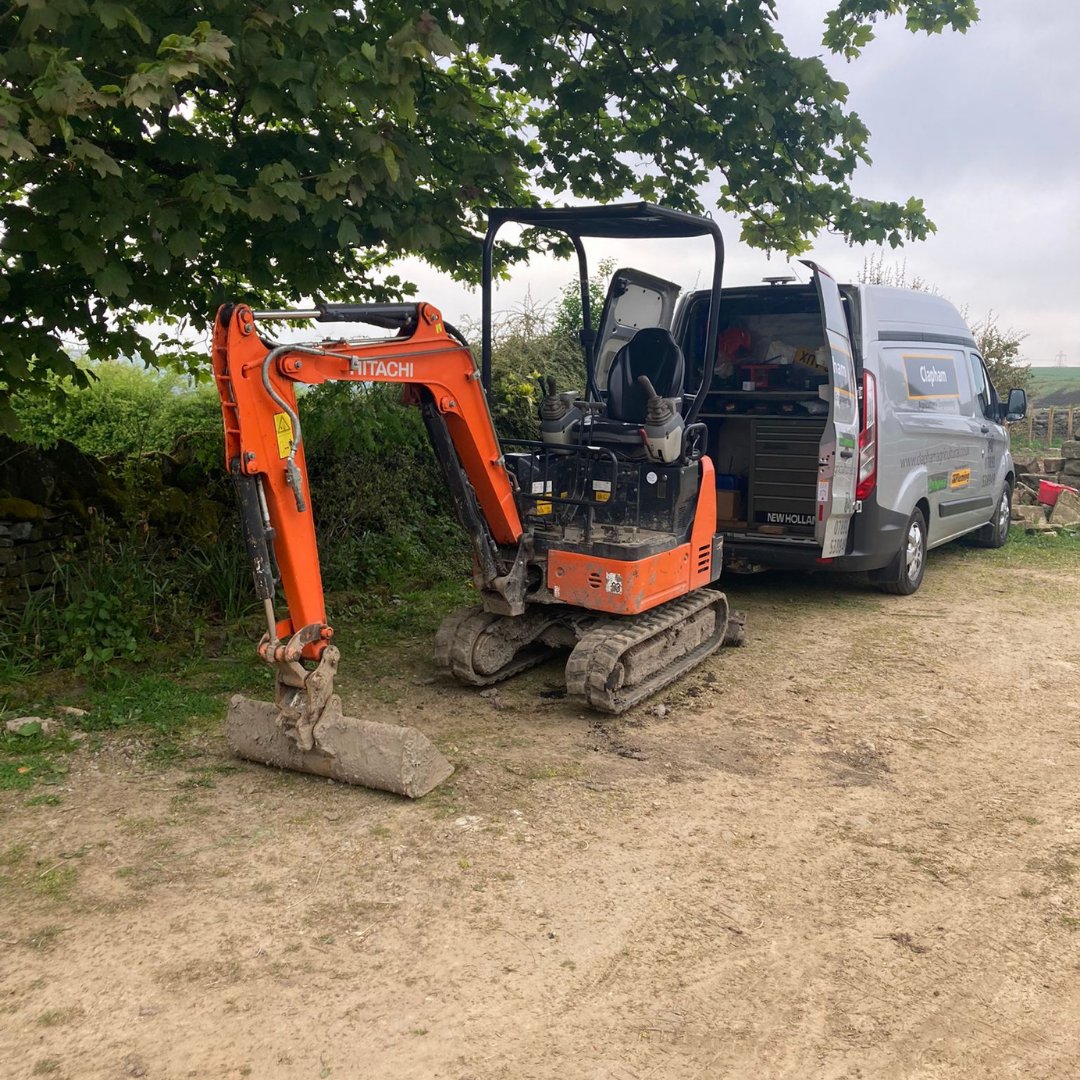 ClaphamAgricul1's tweet image. New immobiliser supplied and fitted along with service carried out on Hitachi mini digger 

Do you want an immobiliser for your machine? Get in touch to find out more

#ClaphamAg #immobiliser #suppliedandfitted #hitachi #digger #machinery