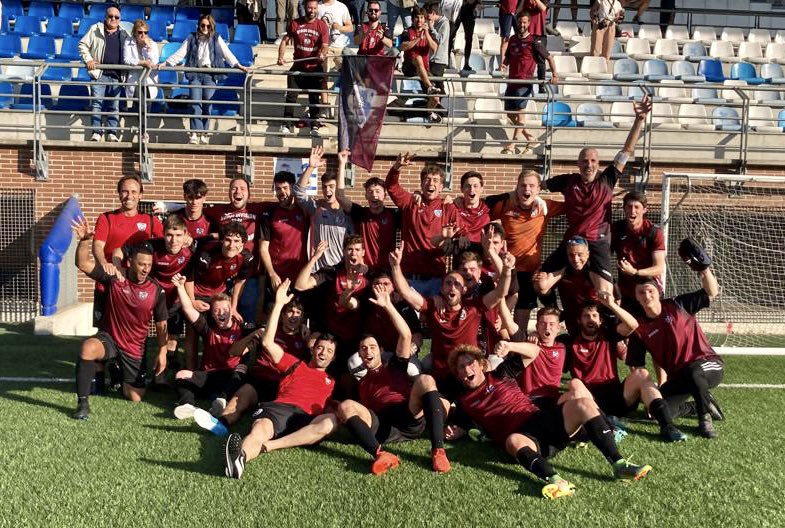 Las alegrías no cesan en el club 🤩Ascenso a división de honor regional tras el empate de ayer contra Beasain. ZORIONAK MUTILAK!!!! 👏🏽🔴⚫️