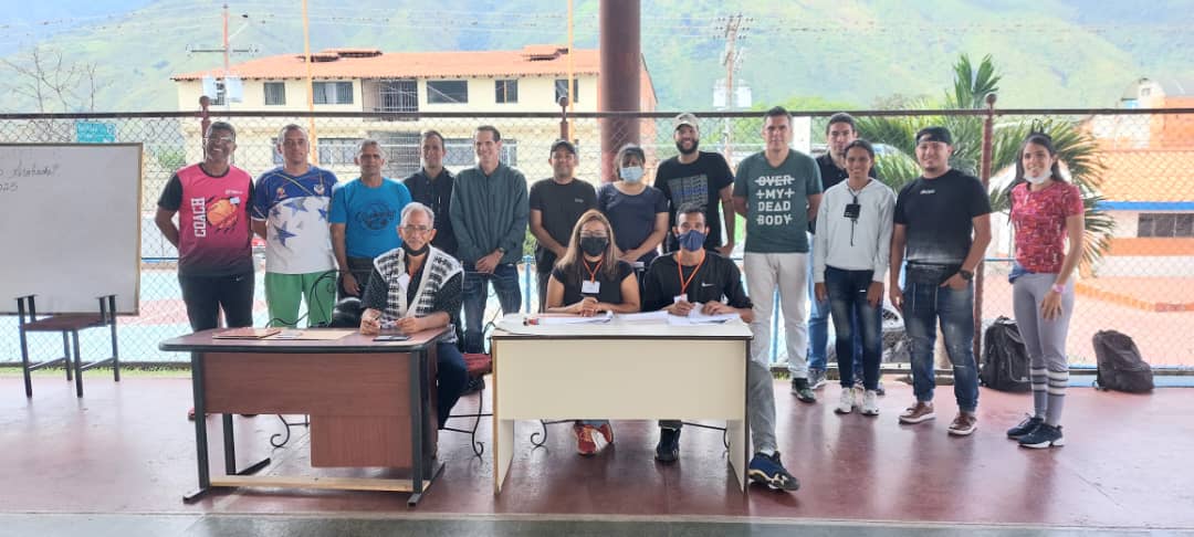 AsobasketMerida's tweet photo. Elecciones para elegir la Nueva Junta Directiva, Consejo de Honor y Consejo Contralor de la Asociación de Baloncesto del Estado Bolivariano de Mérida 💪🏀👍 https://t.co/m18pLQfEZR