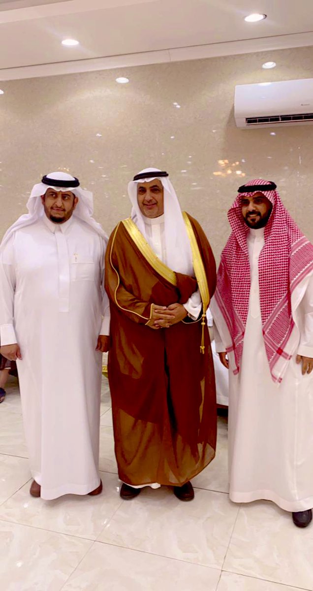 dhahi56993898's tweet photo. ⚡️إضاءة :
المناسبات الطيبة والمباركة تجمع الاحبة مناسبة زواج سيف بن عوض السليمي وشرفنا بلقاء السفير السعودي بالعراق عبدالعزيز الشمري. https://t.co/paQ59OZIlo