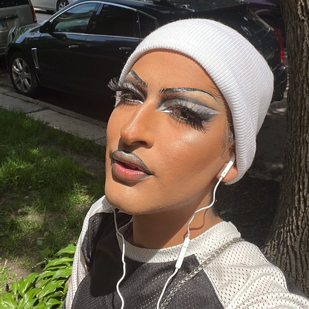 bon_abhijeet's tweet image. the face of a woman who needs this beat to last until 4am 🎨🖌