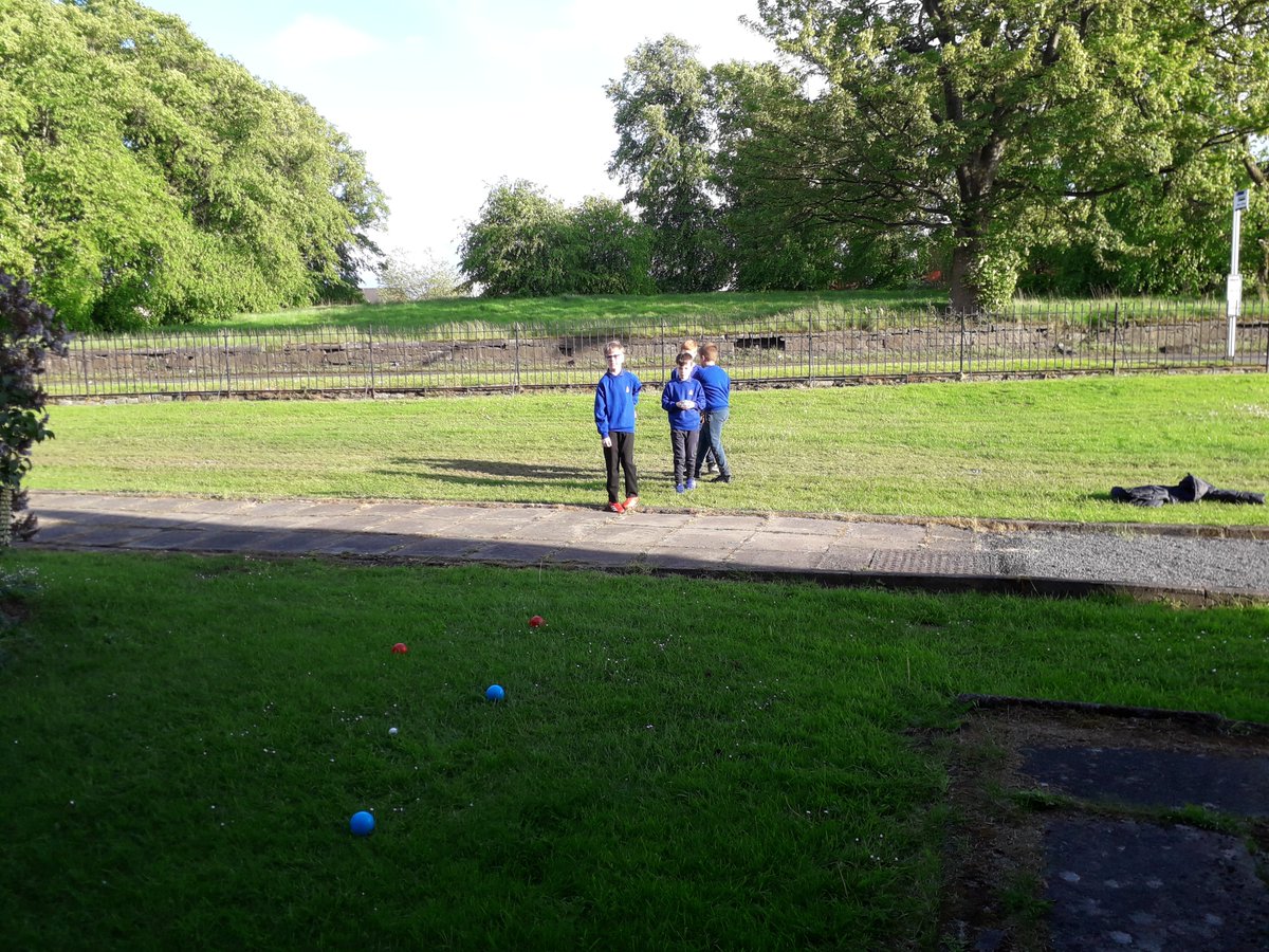 284thBB's tweet photo. Last Monday, the Juniors played Boules , Defend the Castle , Birds in the Nest , Football and Table Tennis
#284gcbb #LearnGrowDiscover #FaithInYoungPeople #BoysBrigade https://t.co/ds6AhoJ1hS