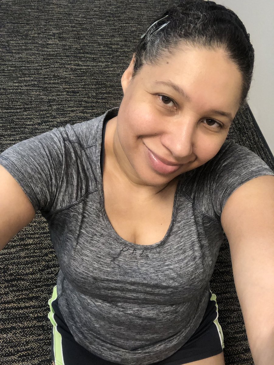 sailormoon1979's tweet photo. It was a gym kind of day. I swear when I get there I can’t stop. I workout for hours, it’s like you get lost in a trance. #workoutsunday #lookinggood @StarringShane 💪🏽💪🏽💪🏽🦵🏽🦵🏽🦵🏽#healthylifestyle https://t.co/RhMNN8Th48