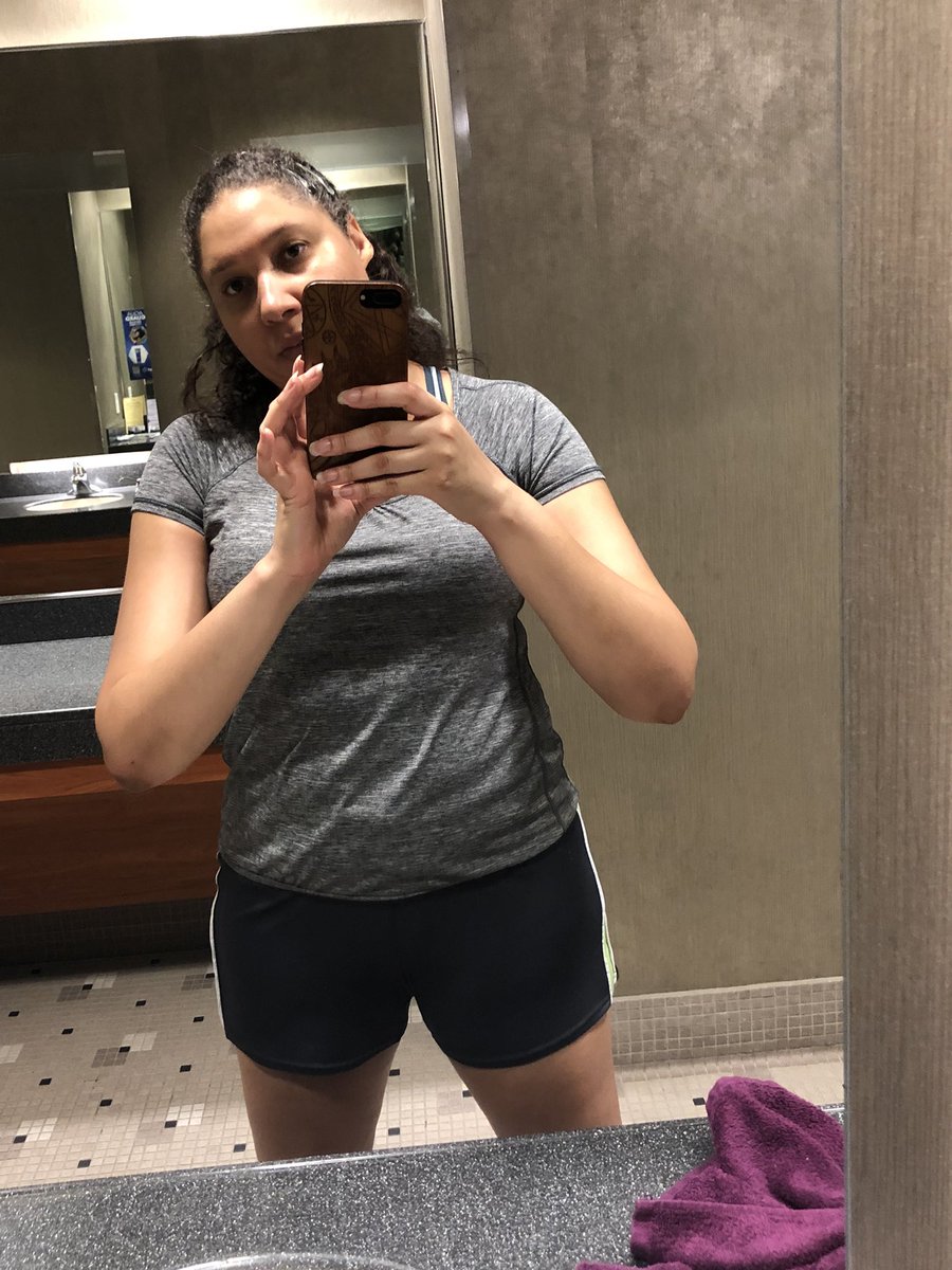 sailormoon1979's tweet photo. It was a gym kind of day. I swear when I get there I can’t stop. I workout for hours, it’s like you get lost in a trance. #workoutsunday #lookinggood @StarringShane 💪🏽💪🏽💪🏽🦵🏽🦵🏽🦵🏽#healthylifestyle https://t.co/RhMNN8Th48
