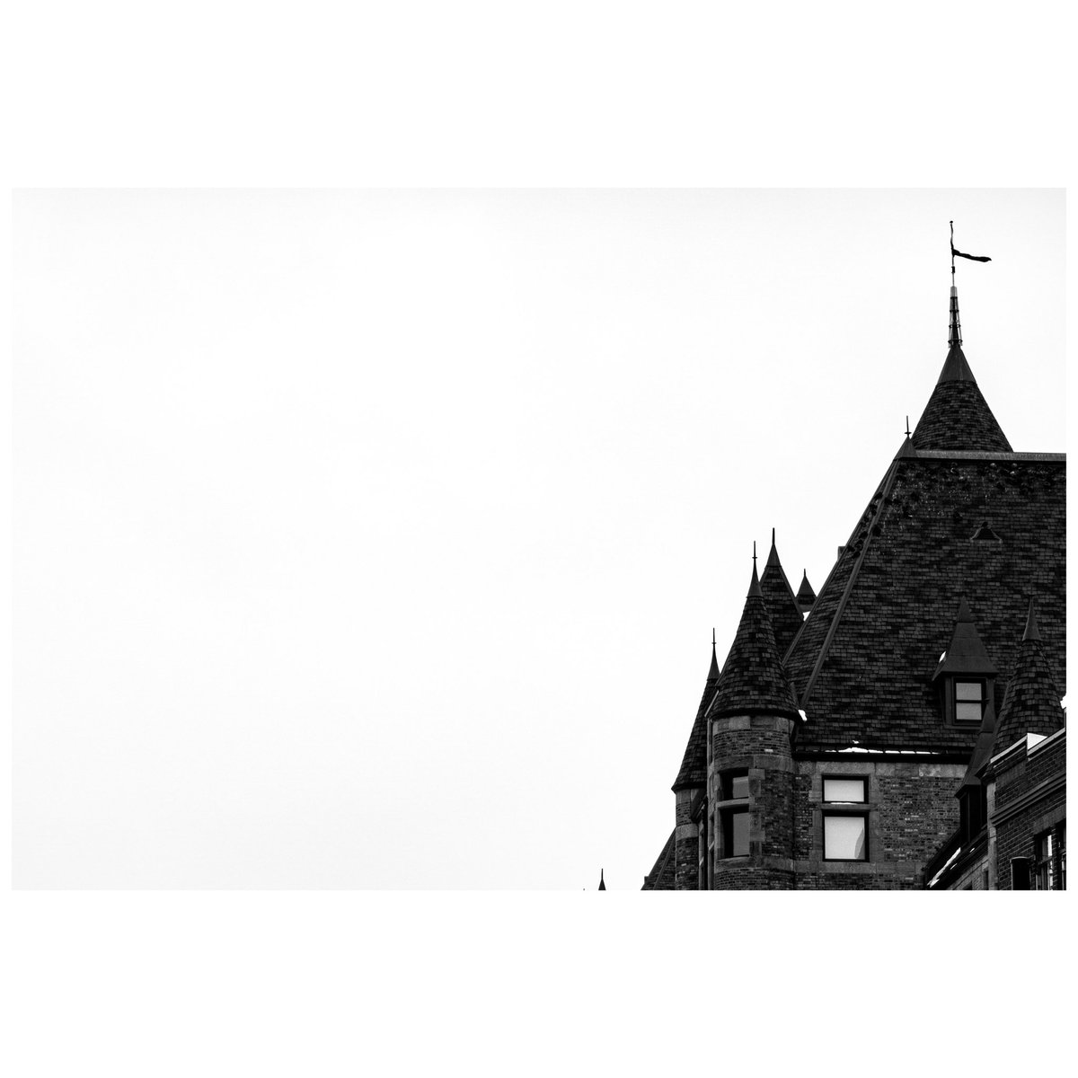 snapsbyleon's tweet photo. Classic Montréal. #canada #quebec #photography #blackandwhite #streetphotography #oldmontreal https://t.co/ivvuyX9ISF