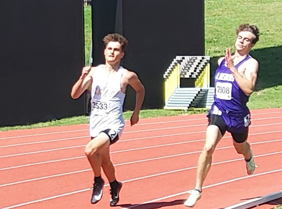 State track: <a href="/HaydenHigh/">Hayden Catholic HS</a> freshman Jensen Schrickel wins Class 4A state long jump title in dramatic fashion. Schrickel won three 4A medals in his state debut, helping the Wildcats finish fourth as a team. ...
topsports.news/2107-hayden-fr…