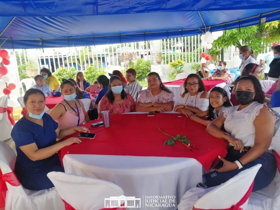 Alfonso36782247's tweet photo. #BenditasMadres 
#PrensaPopular 
En #Nicaragua Celebramos a lo grande a  ese maravilloso ser, como son  las madrecitas! 
¡ Dios Bendiga a todas las madres de mi Bendita Patria !
@PrensaPopulr https://t.co/4c2WUifHwl