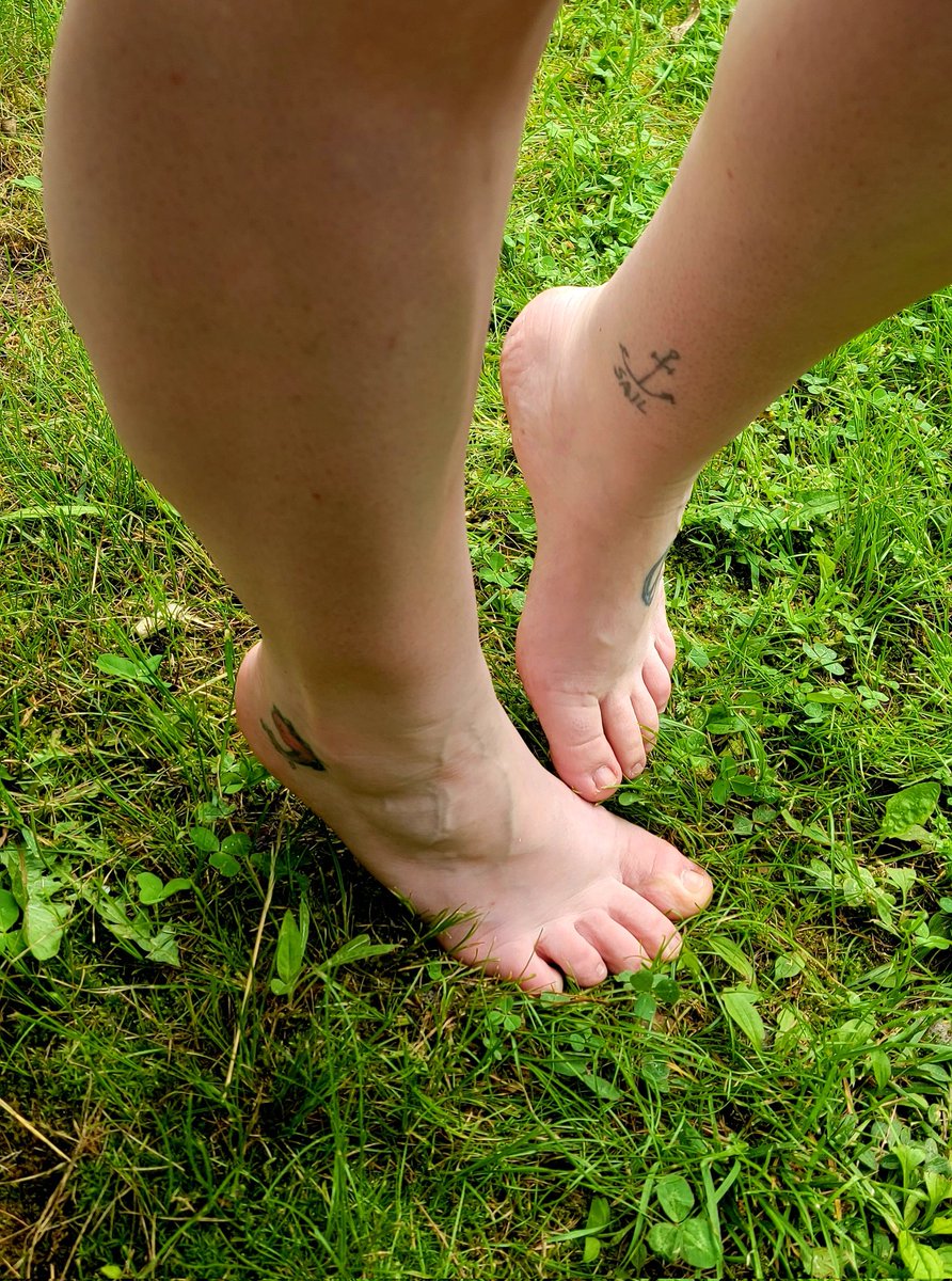 rosiefeet23's tweet photo. @Feetfinder https://t.co/7I0qf888Ah https://t.co/aAB9VM7KlG