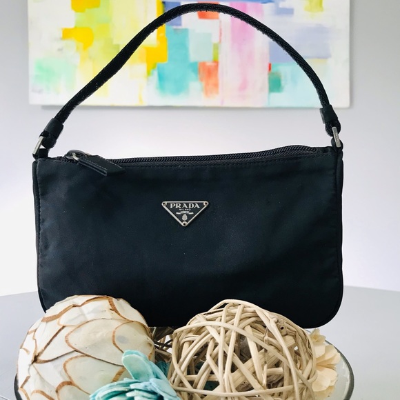 MR_E90's tweet photo. So good I had to share! Check out all the items I'm loving on @Poshmarkapp #poshmark #fashion #style #shopmycloset #ana #prada: https://t.co/ktp8ITIhze https://t.co/isFP4FlWgZ