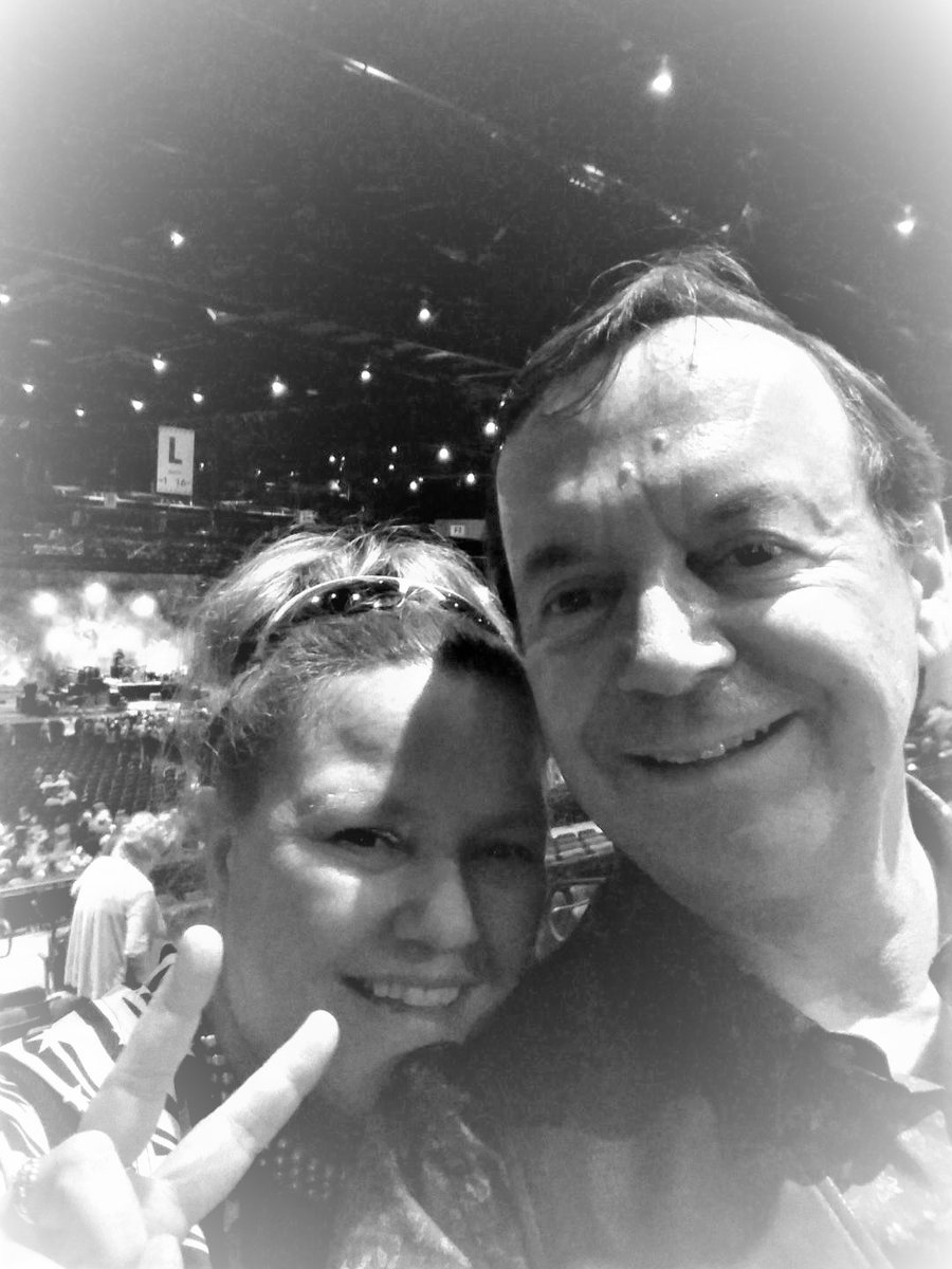 heathertvc15's tweet photo. So what did you do  this weekend? Stayed around the house? Nice. 
Us? We saw @ringostarrmusic and I'm never going to be the same. #legend #AllStarr https://t.co/wr6qjITked