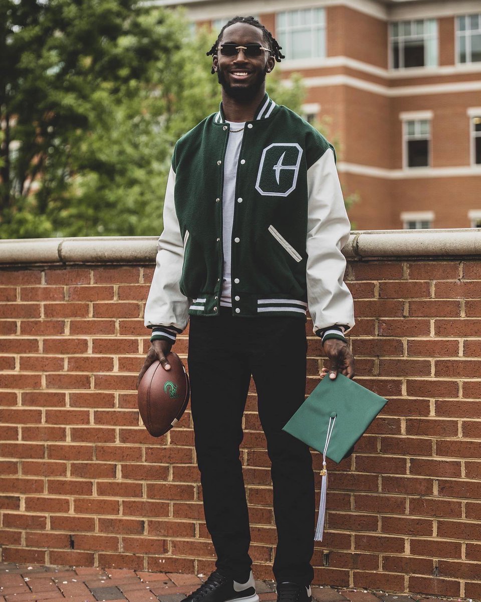 kendricblake_'s tweet photo. UNC Charlotte,

I’m beyond grateful to say that I have been fortunate enough to graduate with a Bachelor’s in 3 years ✅ My future is not quite clear but I’m not done yet. https://t.co/rzVB0g8WWR