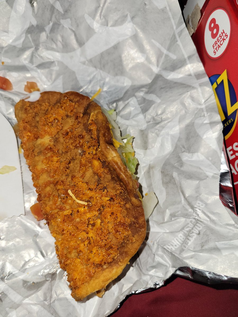 FaithInTheDark's tweet photo. @tacobell Nice burnt toasted chedder chalupa I got. https://t.co/G4Q5O5puVg