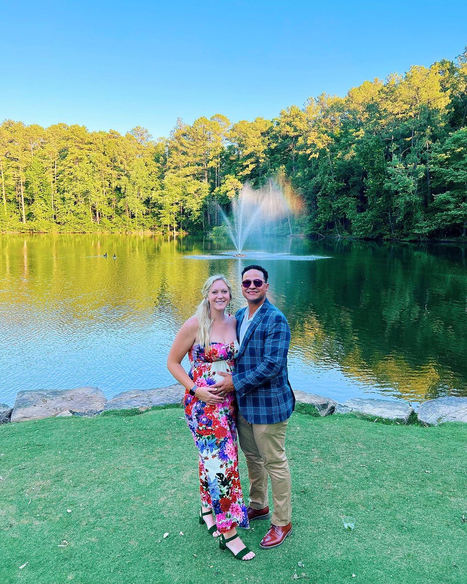 racheymoomoo's tweet photo. Celebrating our sweet friends, Shelby and Thomas! 💖 #happliyevelyafter https://t.co/YJA4n7hceT