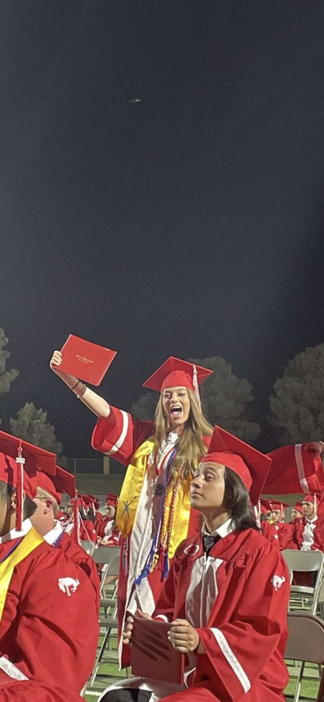angelicapalmaaa's tweet photo. Class of 2022✌🏼 https://t.co/afyCr5YGz9