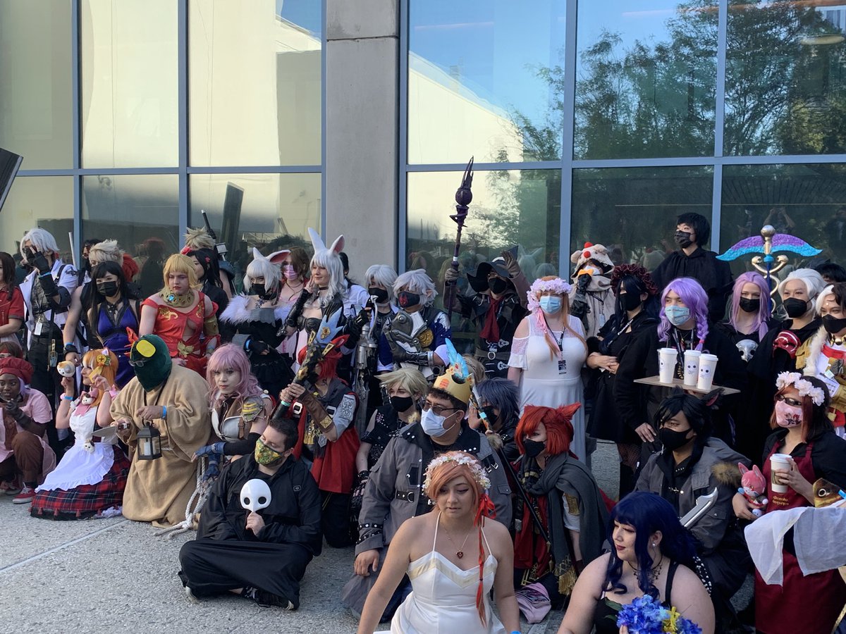 ProjektAuran's tweet image. #Fanime #FanimeCon Day 3 #FinalFantasy #FFXIV Cosplay gathering:
OMG this gathering is huge!  The majority of cosplayers are cosplaying FF14, next being FF7!