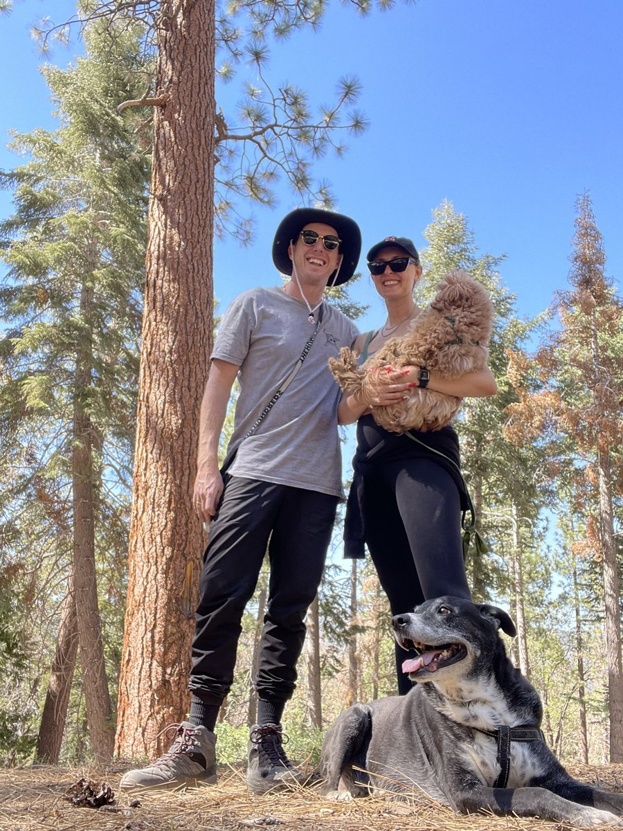 Hiking in big bear with the fam 🤙