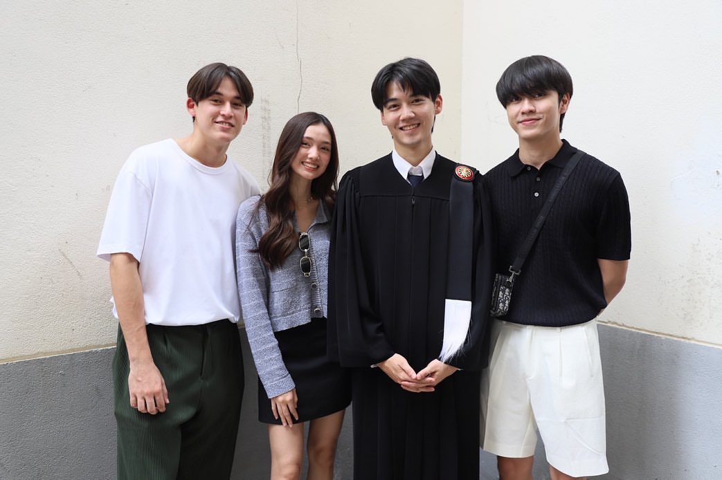 GawinLatam's tweet photo. 29-05-22
Gawin en su instagram: ¡Felicidades Fluke! 👨🎓
Cr. gawincaskeyy (ig)
#FlukePusitGraduated
#GawinCaskey #ลูกแมวของฟลุ๊ค https://t.co/9iSaFqnGaV