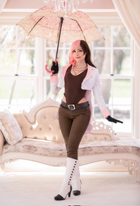 Neo cosplay! 🍨✨️ https://t.co/J0L1y6u1ei