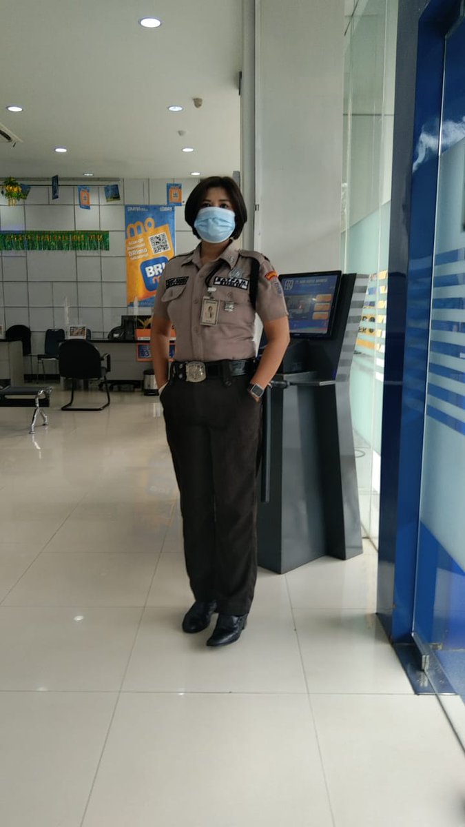 AhmadTata93's tweet photo. Security wanita BRI tamalanrea 
#BRIROMakassar 
#Britamalanrea 
#BRItenaruanna https://t.co/8YSIGDkZ3W