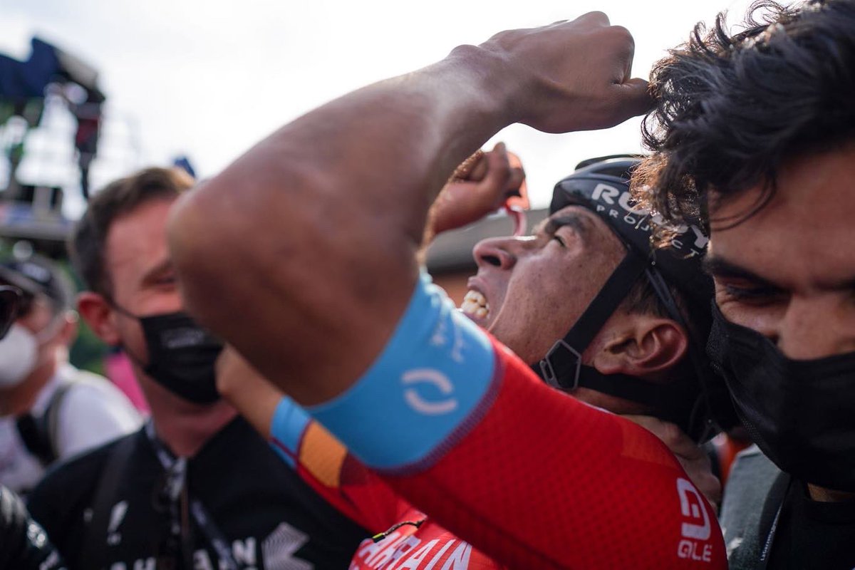 💪🏻Los mejores momentos de <a href="/SantiagoBS26/">Santiago Buitrago Sanchez</a> en su primero Giro de Italia🔥

🏆Ganador de la etapa 17

🥈2do en la clasificación de los jóvenes

🚴‍♂️Mejor colombiano en la “Corsa Rosa” casilla 12 en la clasificación general
 
🔝Líder en la clasificación por equipos

📸 <a href="/elaxcom/">elaxcom</a>