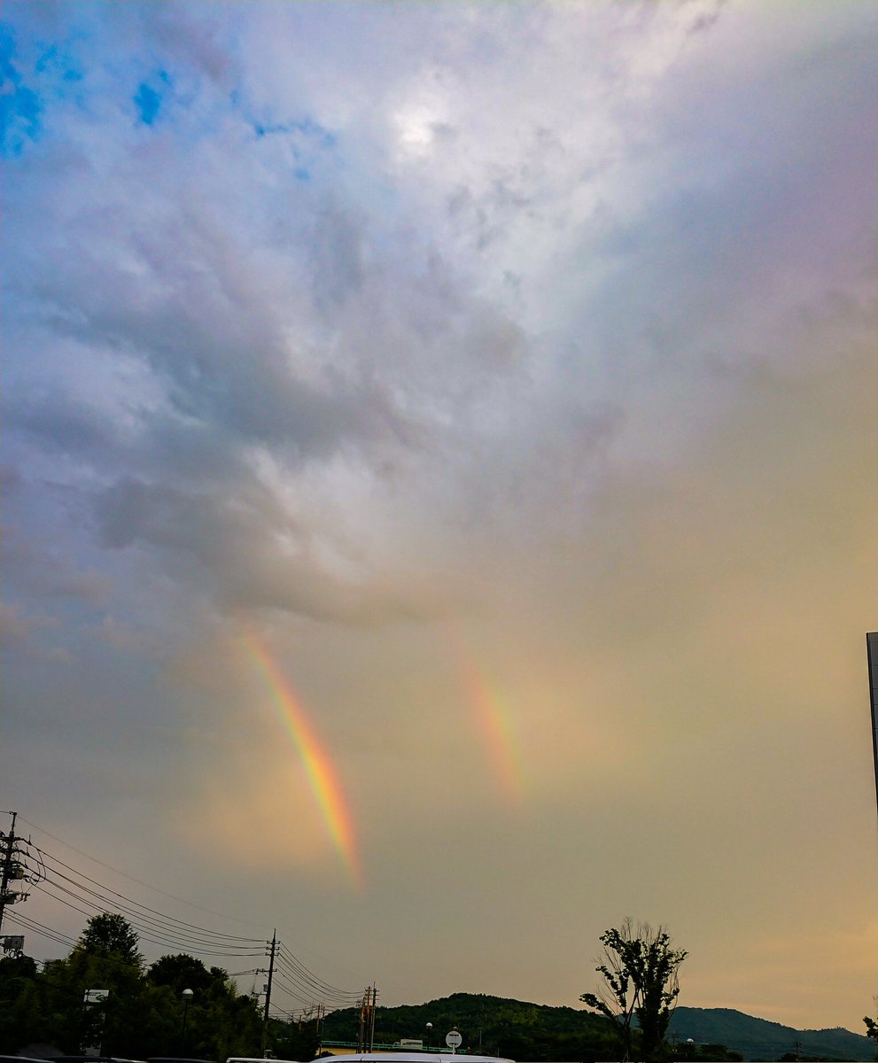 KuroloveTo's tweet photo. Double Rainbow🌈
先日ラッキーなダブルレインボー見て、懐かしい曲を聴きながら😆
空に二つの虹が掛かる時を見た二人幸せになれる伝説覚えてる?
初期の頃の麻衣ちゃんのR&B曲もカッコイイ🎵
#ダブルレインボー #倉木麻衣
#虹 #夕暮れ #PerfectClime #StandUp https://t.co/B7ehHoJfC7