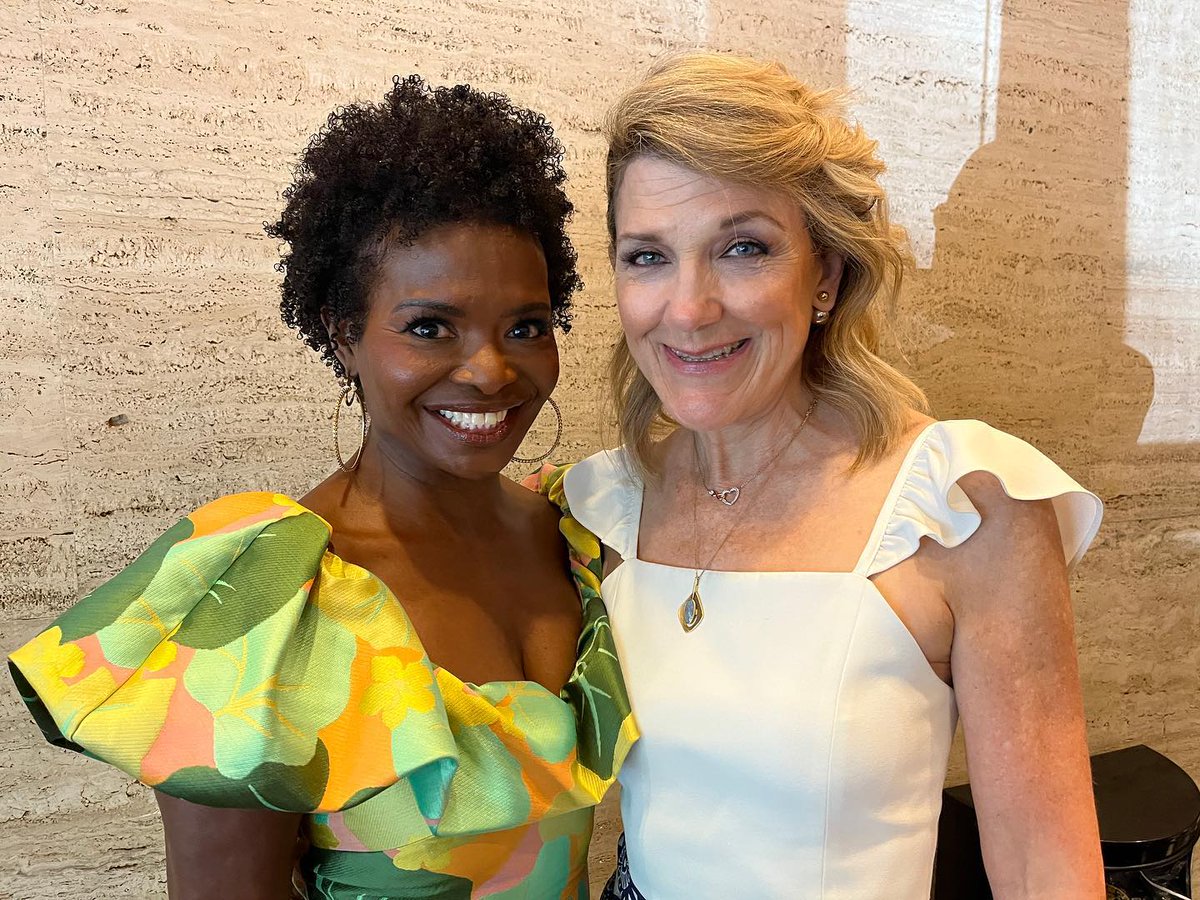 DavidSheward2's tweet photo. On the #DavidDesk: #IntotheWoods to transfer to Broadway this summer; plus a rundown of the #OuterCriticsCirlce Awards ceremony https://t.co/9P4wFGbXZz https://t.co/VQzkdNIGyQ